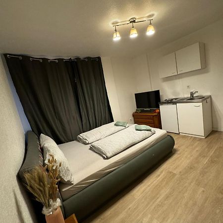 Moebliertes Zimmer Mit Tv, Internet & Kompletter Ausstattung In Bonn-Mehlem Apartment Exterior photo